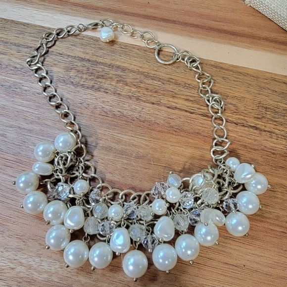 Francesca's Faux pearl and clear faceted bead chunky statement necklace - Picture 5 of 15